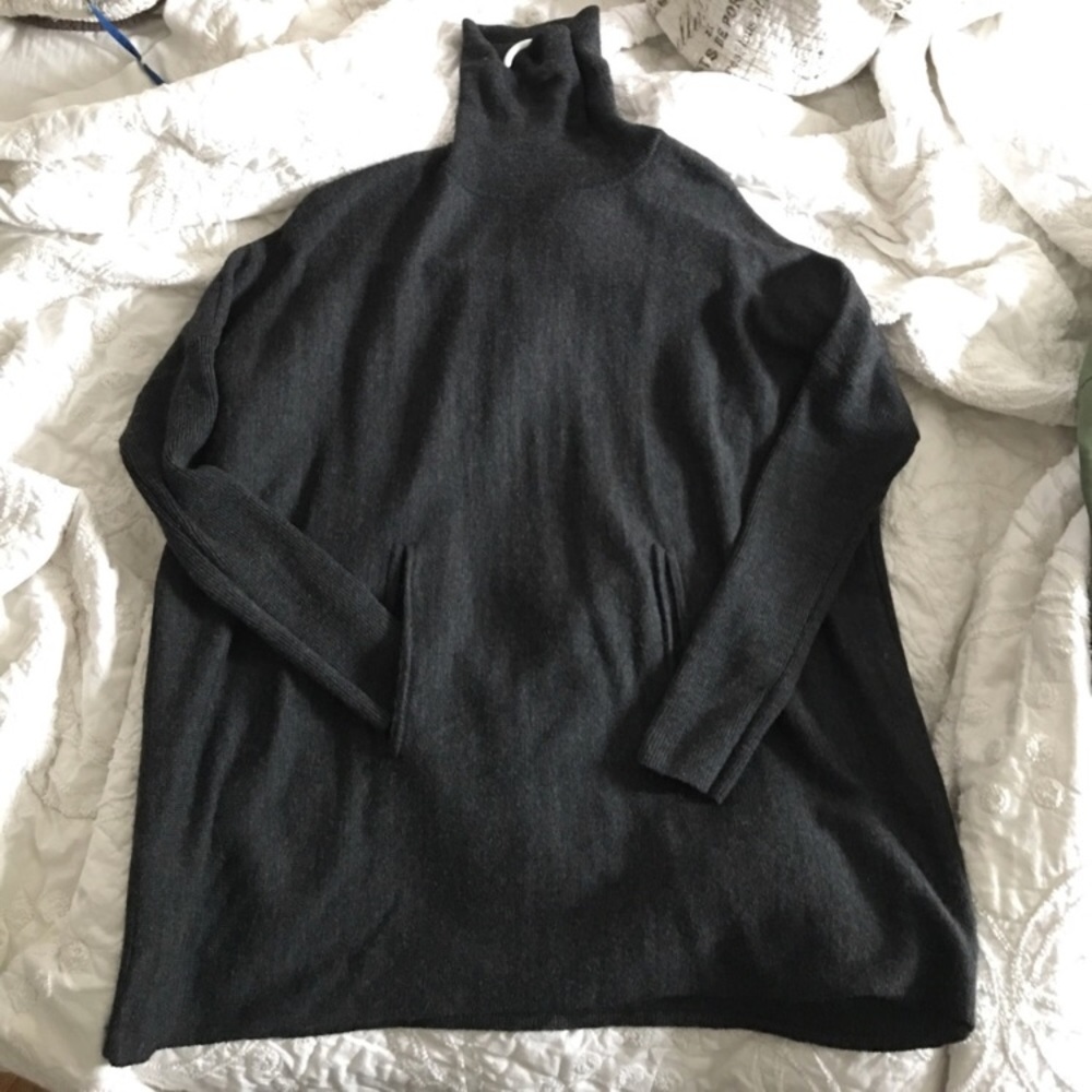 Tahari turtle neck sweater with pocket